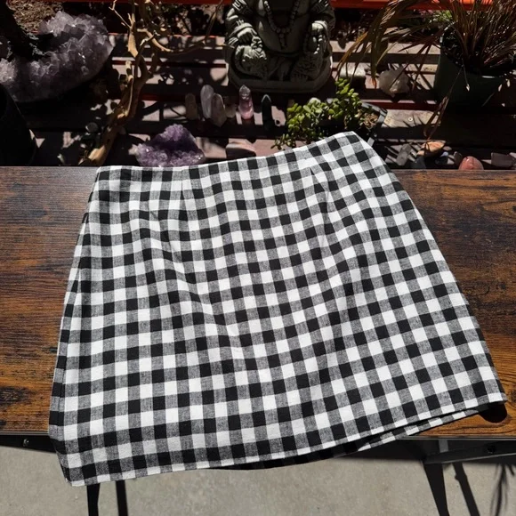 WAYF Black and White Checkered Mini Skirt - Picture 2 of 4